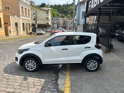 FIAT - MOBI - 2022/2023 - Branca - R$ 58.000,00