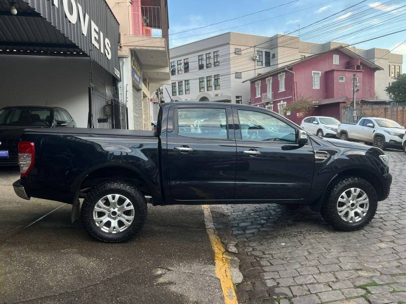 FORD - RANGER - 2020/2020 - Preta - R$ 175.000,00