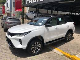 TOYOTA - HILUX SW4 - 2025/2025 - Branca - R$ 455.000,00