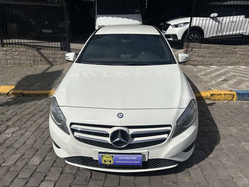 MERCEDES-BENZ - A 200 - 2015/2015 - Branca - Sob Consulta