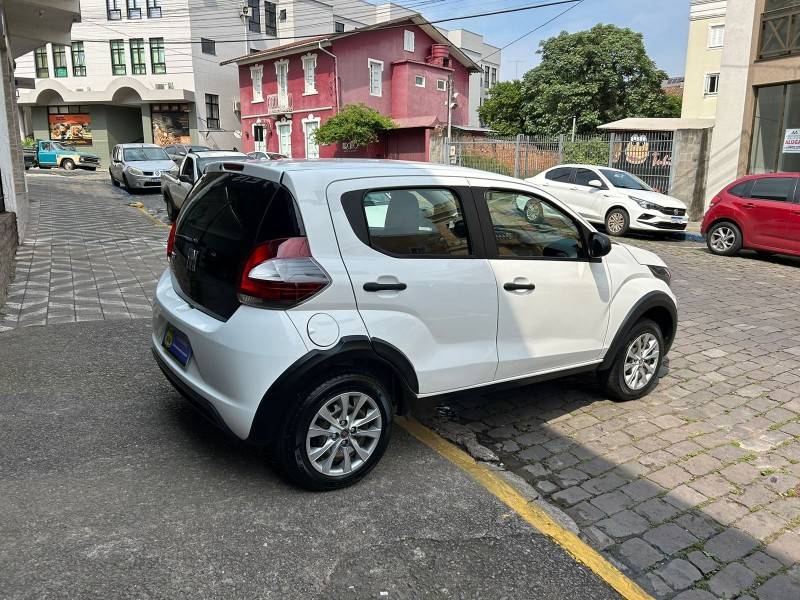 FIAT - MOBI - 2022/2023 - Branca - R$ 58.000,00