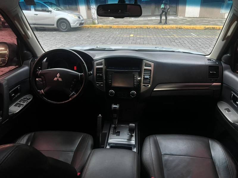 MITSUBISHI - PAJERO FULL - 2018/2018 - Prata - R$ 199.000,00