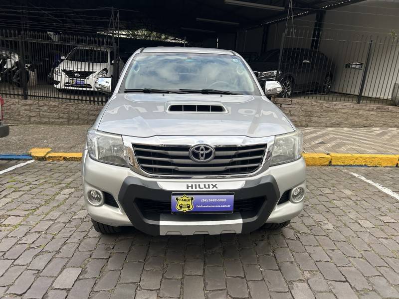 TOYOTA - HILUX - 2012/2013 - Prata - Sob Consulta