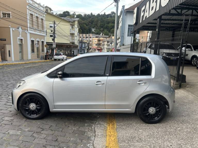 VOLKSWAGEN - UP - 2017/2018 - Prata - Sob Consulta