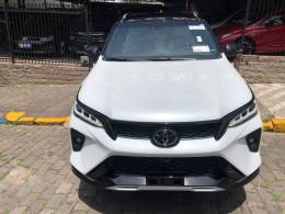 TOYOTA - HILUX SW4 - 2025/2025 - Branca - R$ 455.000,00