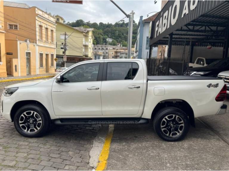 TOYOTA - HILUX - 2023/2024 - Branca - Sob Consulta