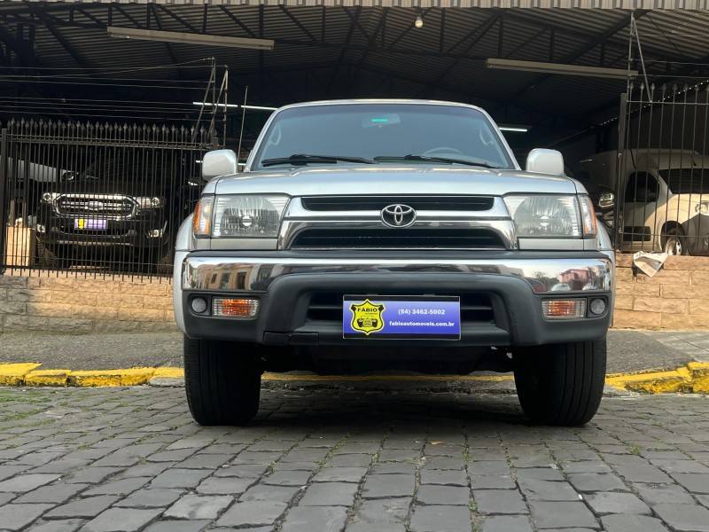 TOYOTA - HILUX SW4 - 2001/2001 - Prata - R$ 80.000,00