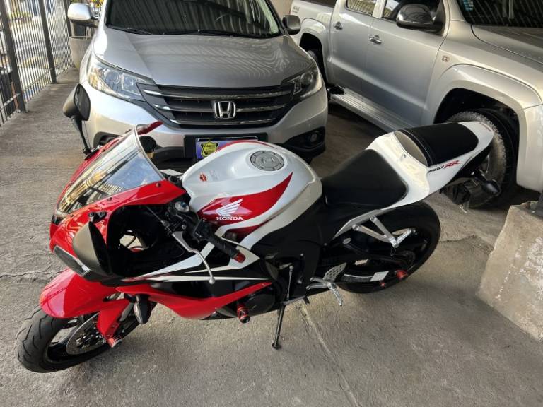 HONDA - CBR 600RR - 2008/2008 - Branca - Sob Consulta