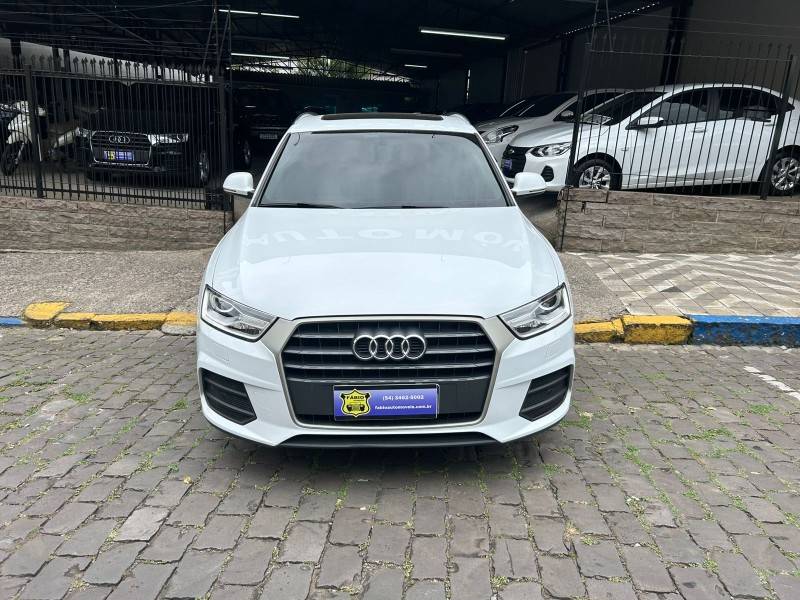 AUDI - Q3 - 2015/2016 - Branca - Sob Consulta