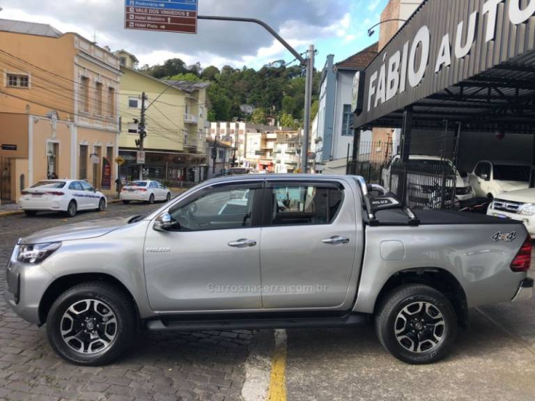 TOYOTA - HILUX - 2023/2024 - Prata - Sob Consulta