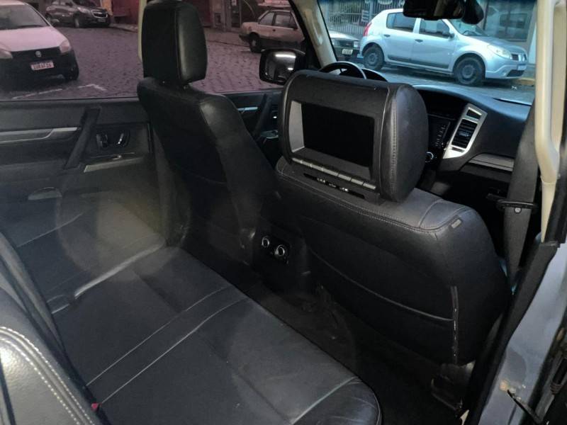 MITSUBISHI - PAJERO FULL - 2018/2018 - Prata - R$ 199.000,00