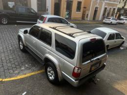 TOYOTA - HILUX SW4 - 2001/2001 - Prata - R$ 80.000,00