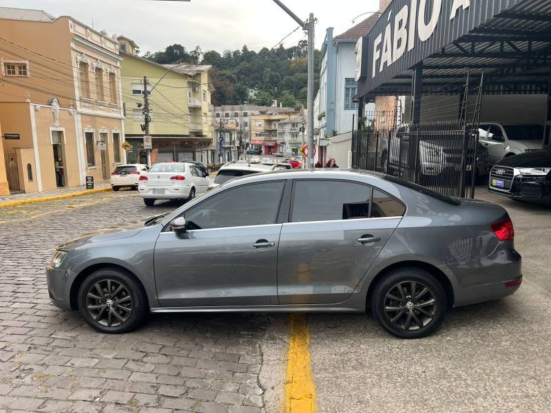 VOLKSWAGEN - JETTA - 2011/2011 - Cinza - Sob Consulta