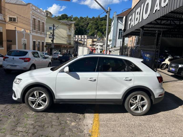 AUDI - Q3 - 2015/2016 - Branca - Sob Consulta