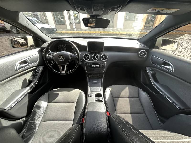 MERCEDES-BENZ - A 200 - 2015/2015 - Branca - Sob Consulta