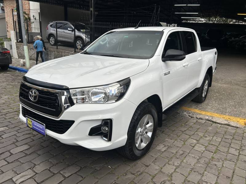 TOYOTA - HILUX - 2020/2020 - Branca - Sob Consulta