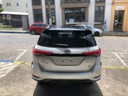 TOYOTA - HILUX SW4 - 2025/2025 - Branca - R$ 455.000,00