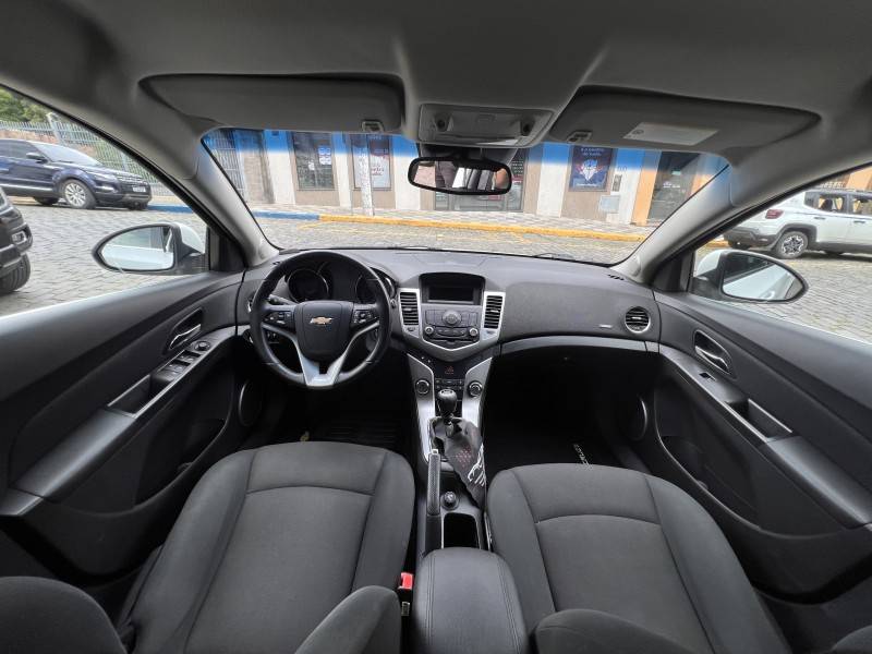 CHEVROLET - CRUZE - 2013/2014 - Branca - R$ 65.000,00
