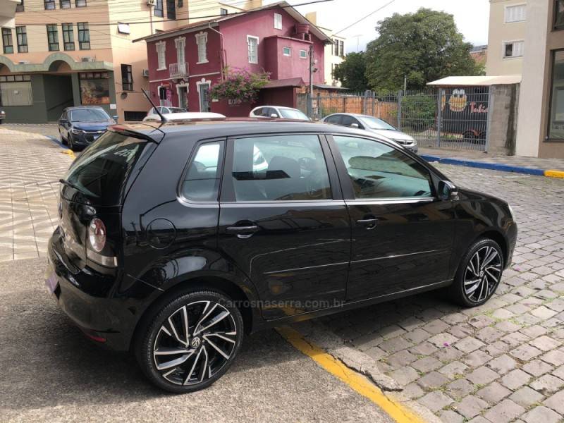 VOLKSWAGEN - POLO - 2013/2013 - Preta - R$ 45.000,00