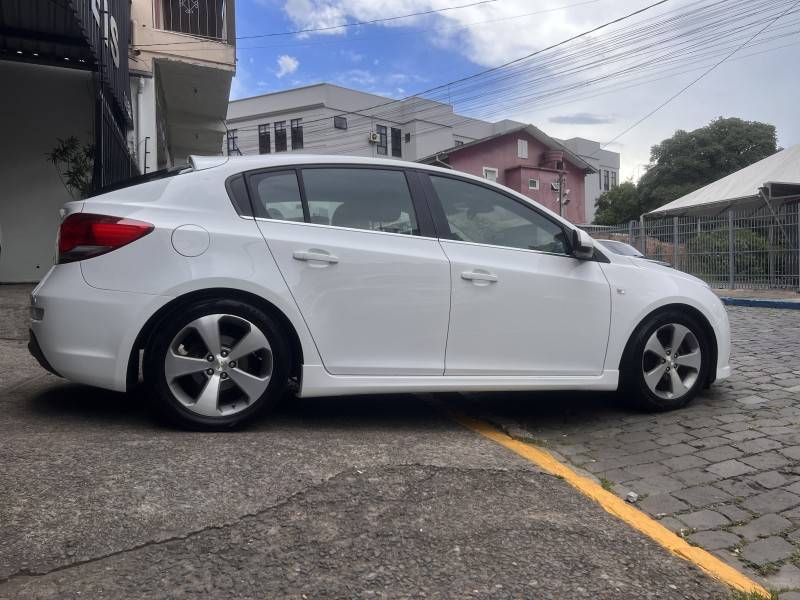 CHEVROLET - CRUZE - 2013/2014 - Branca - R$ 65.000,00