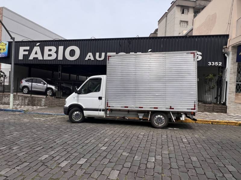 RENAULT - MASTER - 2006/2007 - Branca - R$ 85.000,00