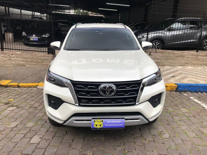 TOYOTA - HILUX SW4 - 2021/2021 - Branca - Sob Consulta