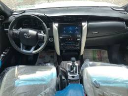 TOYOTA - HILUX SW4 - 2025/2025 - Branca - R$ 455.000,00