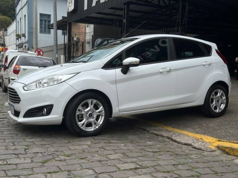 FORD - FIESTA - 2015/2015 - Branca - Sob Consulta