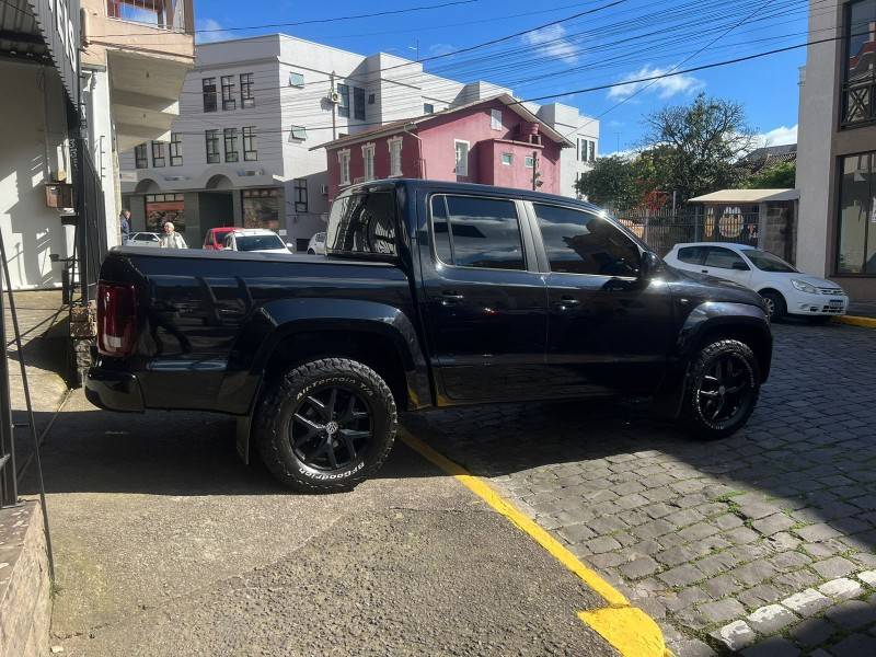 VOLKSWAGEN - AMAROK - 2020/2020 - Preta - Sob Consulta