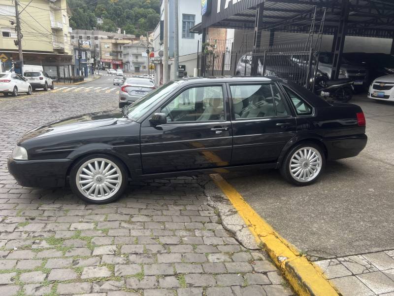 VOLKSWAGEN - SANTANA - 2004/2004 - Preta - Sob Consulta