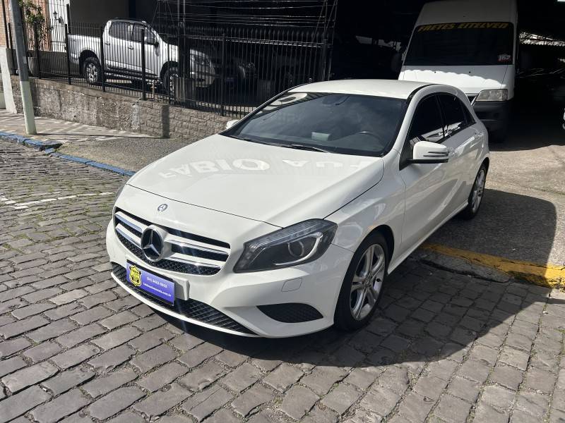 MERCEDES-BENZ - A 200 - 2015/2015 - Branca - Sob Consulta