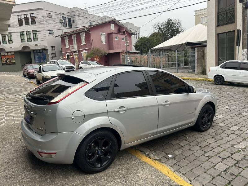 FORD - FOCUS - 2012/2013 - Prata - Sob Consulta