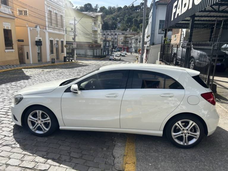 MERCEDES-BENZ - A 200 - 2015/2015 - Branca - Sob Consulta