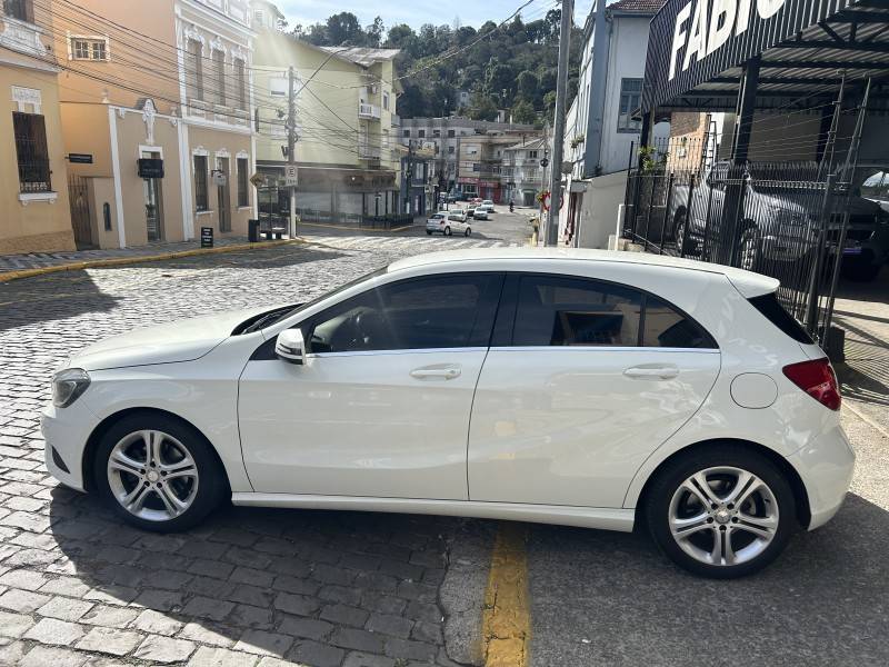 MERCEDES-BENZ - A 200 - 2015/2015 - Branca - Sob Consulta