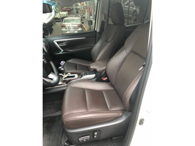 TOYOTA - HILUX SW4 - 2020/2020 - Branca - Sob Consulta