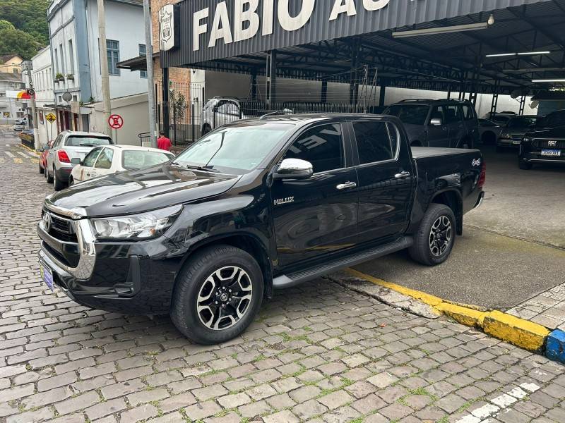 TOYOTA - HILUX - 2022/2022 - Preta - Sob Consulta