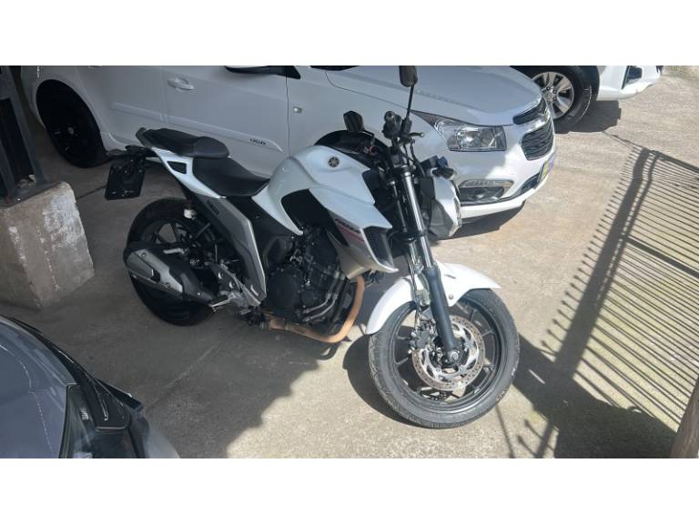 YAMAHA - FAZER - 2018/2019 - Branca - Sob Consulta
