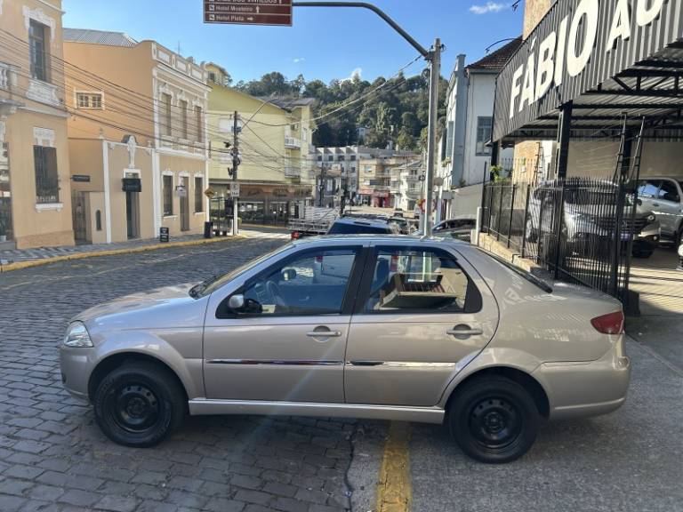 FIAT - SIENA - 2010/2010 - Prata - Sob Consulta