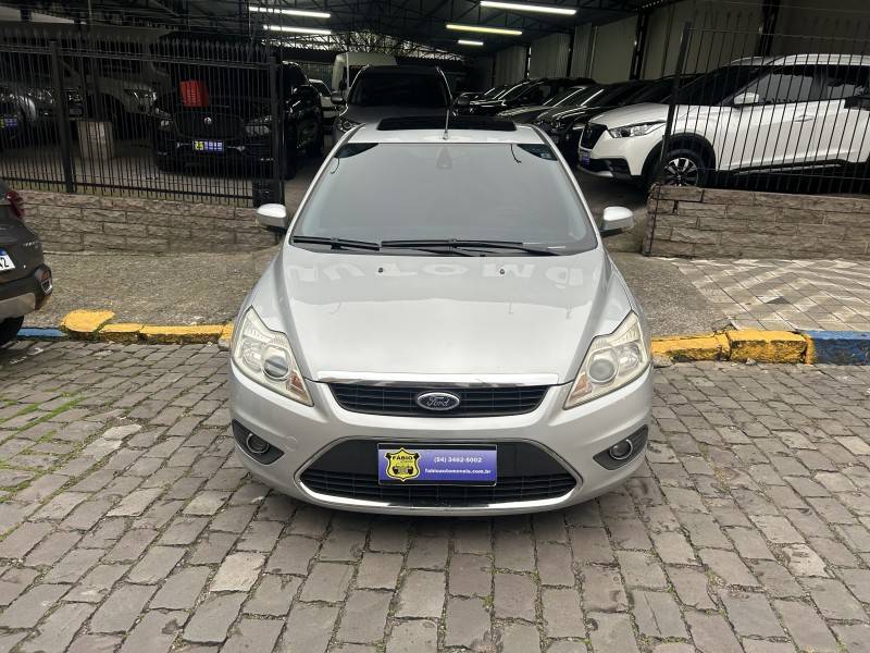 FORD - FOCUS - 2012/2013 - Prata - Sob Consulta
