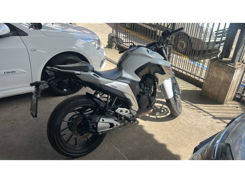 YAMAHA - FAZER - 2018/2019 - Branca - Sob Consulta