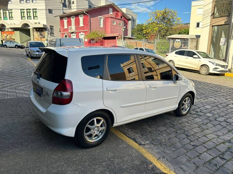 HONDA - FIT - 2006/2007 - Branca - Sob Consulta