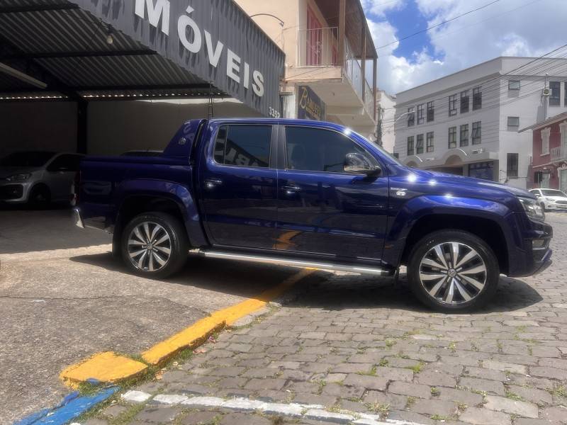 VOLKSWAGEN - AMAROK - 2021/2021 - Azul - R$ 210.000,00