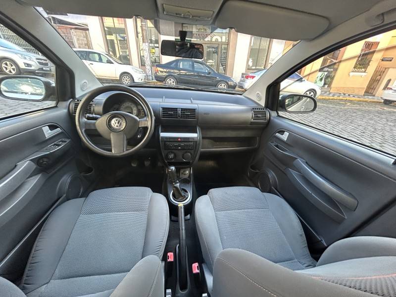 VOLKSWAGEN - FOX - 2009/2009 - Prata - Sob Consulta
