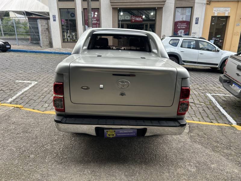 TOYOTA - HILUX - 2012/2013 - Prata - Sob Consulta