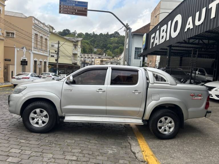 TOYOTA - HILUX - 2012/2013 - Prata - Sob Consulta
