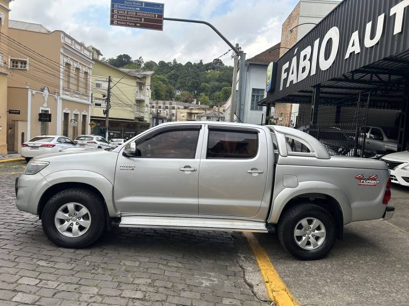 TOYOTA - HILUX - 2012/2013 - Prata - Sob Consulta