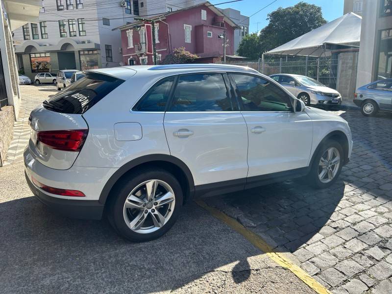 AUDI - Q3 - 2015/2016 - Branca - Sob Consulta