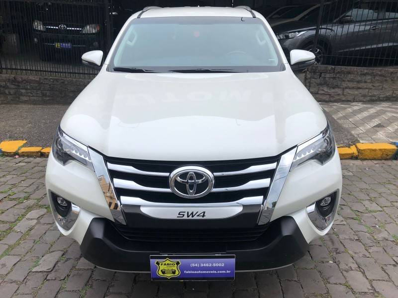 TOYOTA - HILUX SW4 - 2020/2020 - Branca - Sob Consulta