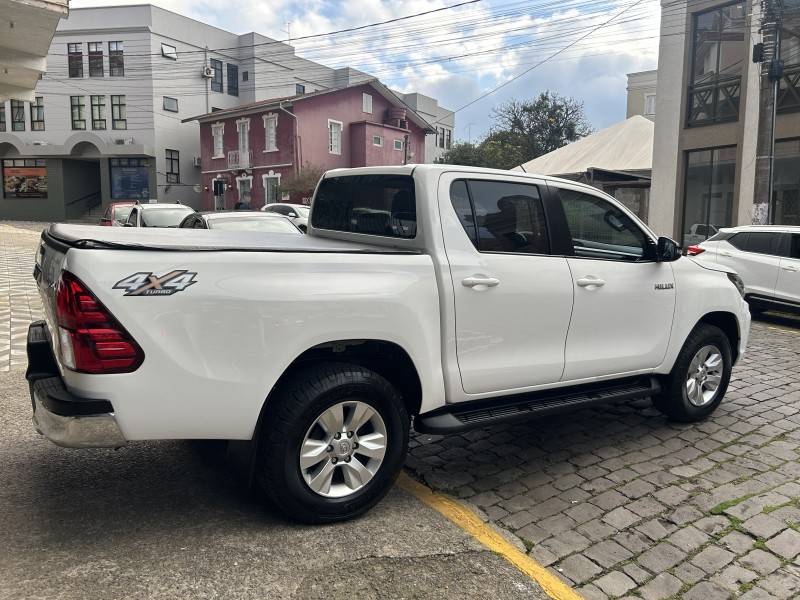TOYOTA - HILUX - 2020/2020 - Branca - Sob Consulta