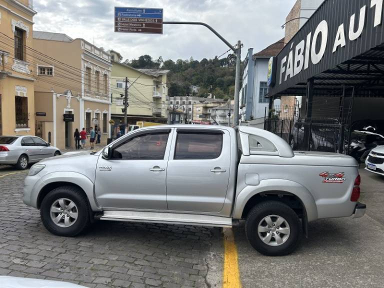 TOYOTA - HILUX - 2012/2013 - Prata - Sob Consulta